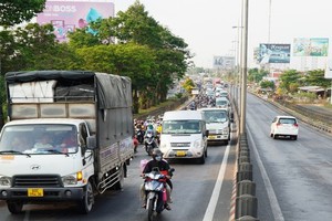 Traffic congestion occurs at ending point of Trung Luong – My Thuan expressway