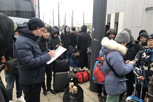 Gov't approves policy to organize flights repatriating Vietnamese from Ukraine