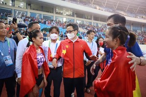 Deputy PM cheers victory of gold medalist Nguyen Thi Oanh 