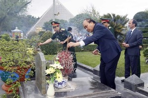President pays tribute to Dien Bien Phu soldiers