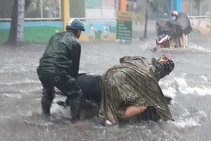 Torrential rains trigger large scale flooding over Southern localities