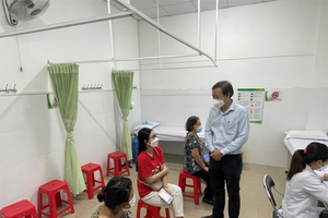HCMC performs Covid-19 immunization for people at 65 hospitals
