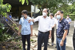 City leader checks works against Covid-19, dengue fever in District 4