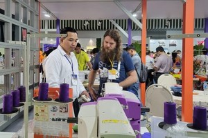 Int’l textile, garment industry exhibition lures foreign businesses