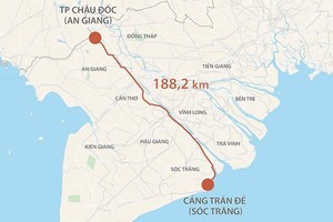 Government delegation surveys site of Chau Doc, Can Tho, Soc Trang expressway