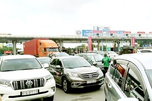 Traffic congestion continues occurring on HCMC-Long Thanh-Dau Day expressway