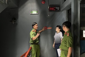 City's police perform fire safety inspections at karaoke bars, clubs 