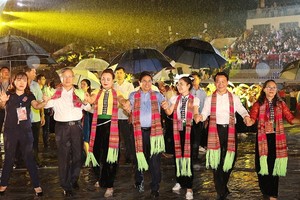 Yen Bai hosts ceremony to receive UNESCO certificate on Xoe Thai dance