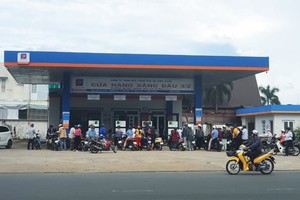 Gas stations in Mekong Delta reopen right after prices adjustment