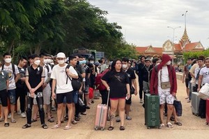 Kien Giang Province receives 67 Vietnamese citizens returning home from Cambodia