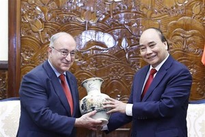 President hosts leader of World University Service of Germany