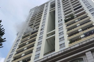 Over 200 people escape from fire in building in HCMC