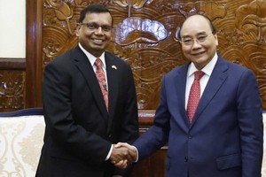 President receives outgoing ambassadors of Sri Lanka, Cambodia
