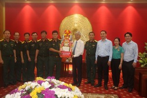 City leader visits, offers Tet wishes to military units, former leaders