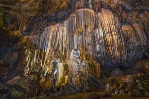 Five caves in Hung Thoong Valley put into exploitation of adventure tour