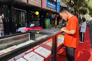 HCMC displays nearly 100 publications related to Communist Party of Vietnam 