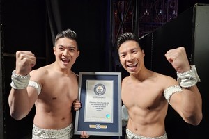 Quoc Co, Quoc Nghiep set Guinness World Record