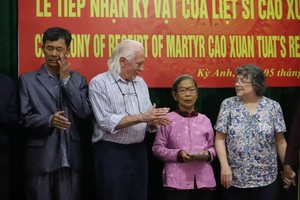 US veteran returns diary for late Vietnamese soldier's family in Ha Tinh