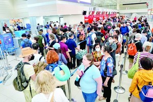 Airfare reduced by 20 percent when holiday approaches