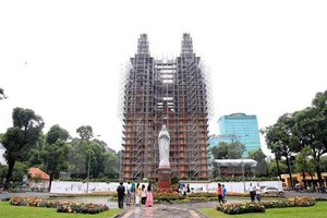 Saigon Notre-Dame Cathedral’s crosses to be restored in Belgium