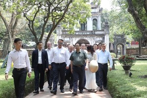 Luxembourg PM visits Temple of Literature Complex, Vietnam Fine Art Museum