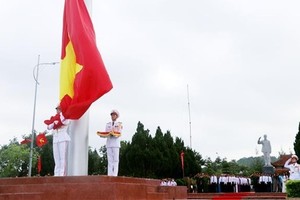 National flag raised on Co To island to mark late leader’s trip