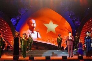 Art program honors President Ho Chi Minh