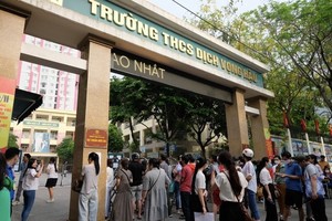 Over 115,000 students in Hanoi enter 10th-grade entrance exam of public schools