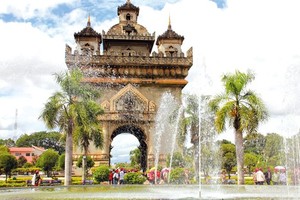 Vietnam ranks second in number of foreign tourists to Laos in H1