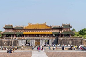 Central localities welcome hundreds of thousands of tourists during holiday