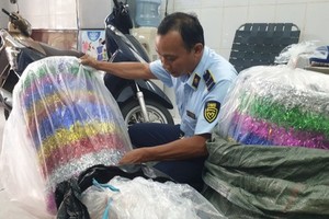 Thousands of lanterns and mooncakes of unknown origin seized in HCMC