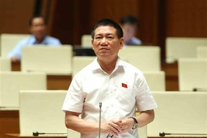 Finance Minister fields lawmakers’ questions at NA meeting