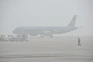 18 flights unable to take off, land at Noi Bai Airport due to dense fog