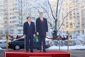 Romanian PM chairs welcome ceremony for Vietnamese counterpart in Bucharest