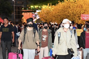 Free buses take disadvantaged students, workers home to celebrate Tet