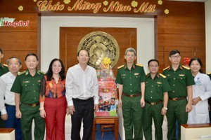 Ho Chi Minh City leaders pay pre-Tet visits to organizations, individuals