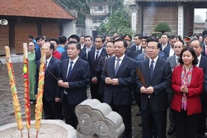 State President offers incense to ancient king