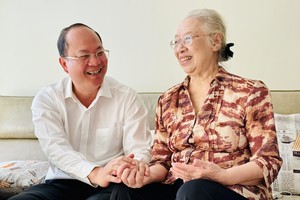 City leaders visit health officials, doctors on Vietnamese Doctor’s Day