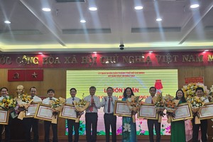 HCMC Education, Training Department’s Office granted second-class Labor Medal