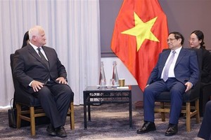 Vietnamese PM receives executives of Australian enterprises