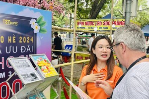 Nearly 1, 800 tourists buy tours on opening day of HCMC Tourism Fair