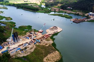 Workers tirelessly work on construction site of North-South Expressway projects