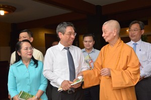 City leaders extend congratulations on Buddha's birthday