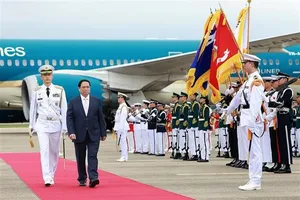 Official welcome ceremony held for PM Pham Minh Chinh at Seoul Air Base
