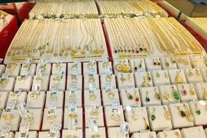 Domestic gold prices remain stable against global upward trend