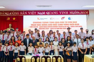 Gratitude program, scholarship awarding held in Con Dao