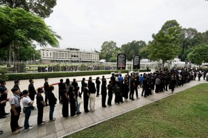 Crowds continue lining up in HCMC to pay last respects to Party leader