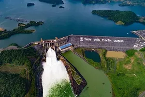 Hydroelectric reservoir resumes water discharge due to downpours
