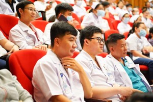 Police roll out firefighting training for Cho Ray Hospital’s medical staff