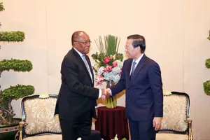 Ho Chi Minh City leader welcomes official of ruling Angolan party